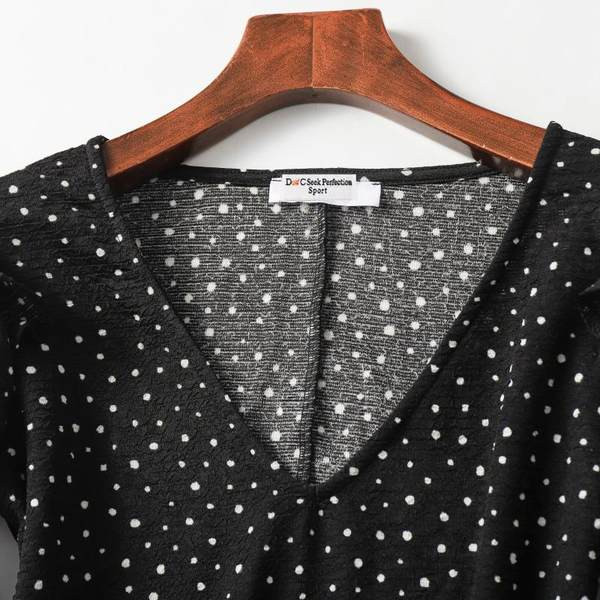 Φθινοπωρινό φόρεμα με spitz λαιμόκοψη και μακριά μανίκια