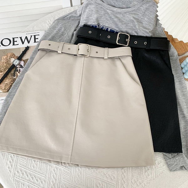 Fusta scurta dama din imitatie model nou, cu talie inalta