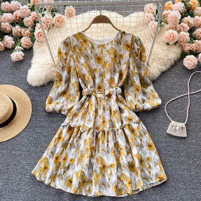 Casual γυναικείο φόρεμα με ζώνη στη μέση και οβάλ λαιμόκοψη