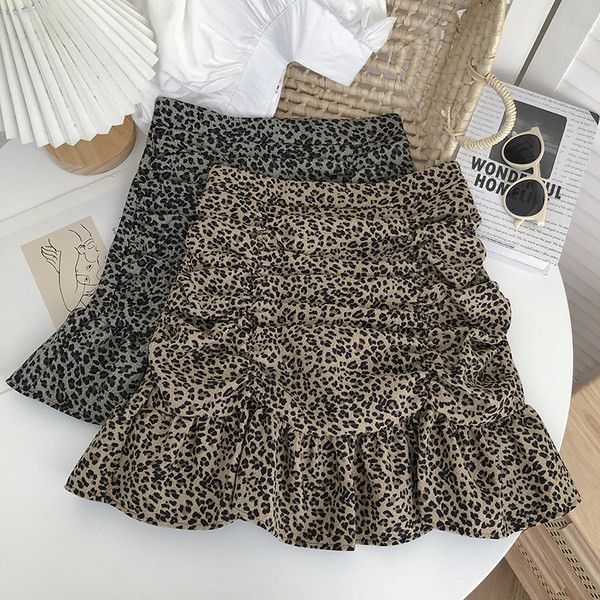 Rövid női szoknya állatmintával