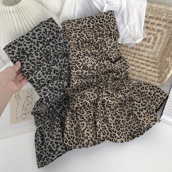 Rövid női szoknya állatmintával