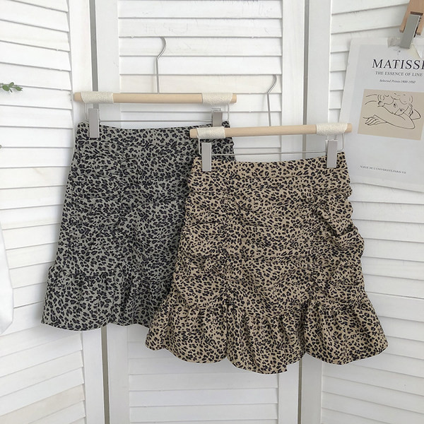 Rövid női szoknya állatmintával