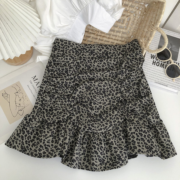 Rövid női szoknya állatmintával