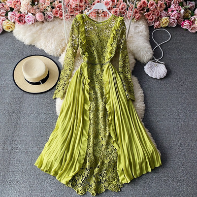 Γυναικείο δαντελένιο φόρεμα με οβάλ λαιμόκοψη και μακριά μανίκια