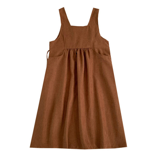 Kelių spalvų laisvalaikio moteriška suknelė su petnešėlėmis ir kišenėmis