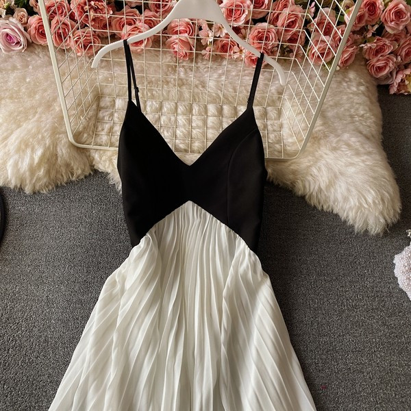 Νέο μοντέλο γυναικείο μακρύ φόρεμα με λεπτές τιράντες