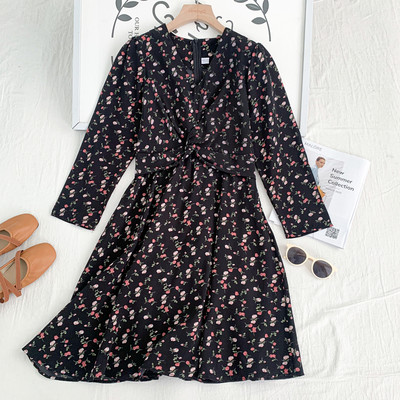 Νέο μοντέλο γυναικείο φθινοπωρινό φόρεμα με spitz λαιμόκοψη και μακριά μανίκια