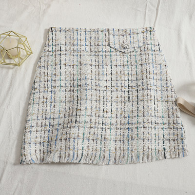 Μοντέρνα γυναικεία φούστα με ψηλή μέση και κουμπί