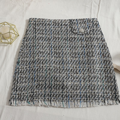 Μοντέρνα γυναικεία φούστα με ψηλή μέση και κουμπί