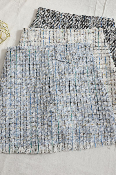 Μοντέρνα γυναικεία φούστα με ψηλή μέση και κουμπί