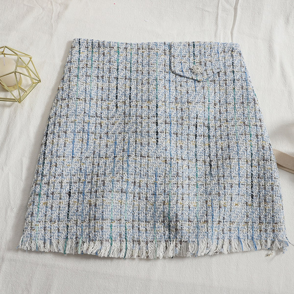 Μοντέρνα γυναικεία φούστα με ψηλή μέση και κουμπί