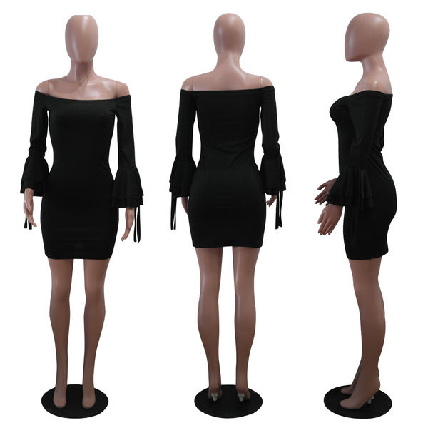 Μοντέρνο φόρεμα με γυμνούς ώμους