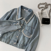 Női farmer dzseki gyöngyökkel és gombokkal