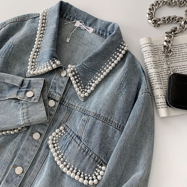 Női farmer dzseki gyöngyökkel és gombokkal