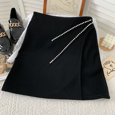 Модерна дамска пола с перли в бял и черен цвят