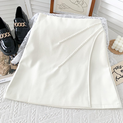 Модерна дамска пола с перли в бял и черен цвят