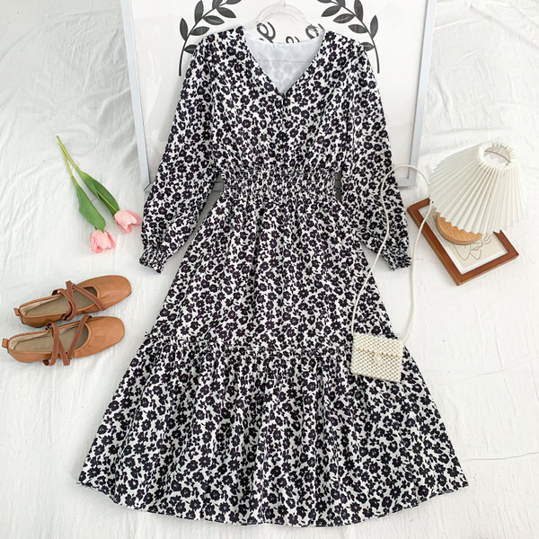 Νέο μοντέλο γυναικείο φόρεμα με μακριά μανίκια και λαιμόκοψη σε μαύρο και κόκκινο χρώμα