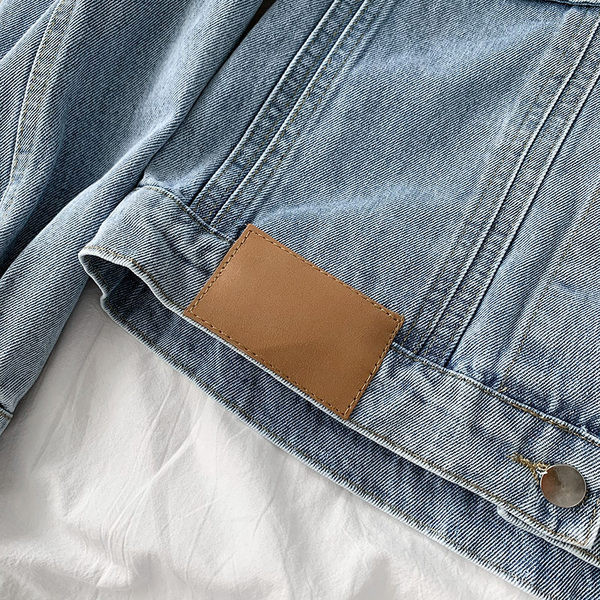 Γυναικείο τζιν μπουφάν με τσέπες σε ρετρό στιλ