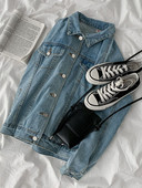 Uus mudel siniste taskutega teksajakk