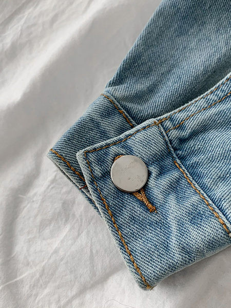 Uus mudel siniste taskutega teksajakk