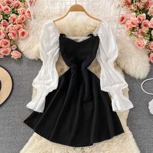 Ženska haljina s dugim rukavima i četvrtastim izrezom