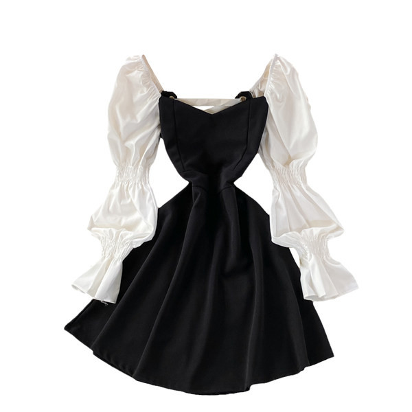 Ženska haljina s dugim rukavima i četvrtastim izrezom