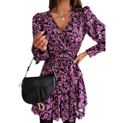 Uue mudeliga pikkade varrukatega värvilise mustriga sügiskleit