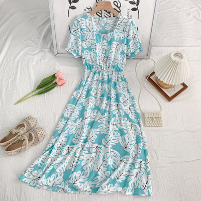 Uue mudeli lõikega naiste nööpidega kleit