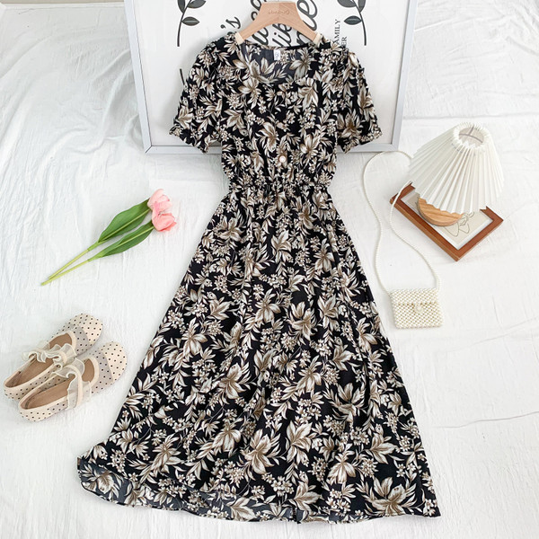 Uue mudeli lõikega naiste nööpidega kleit