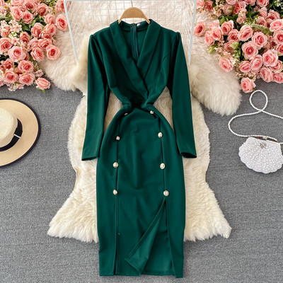 Дамска модерна рокля с копчета и шпиц деколте