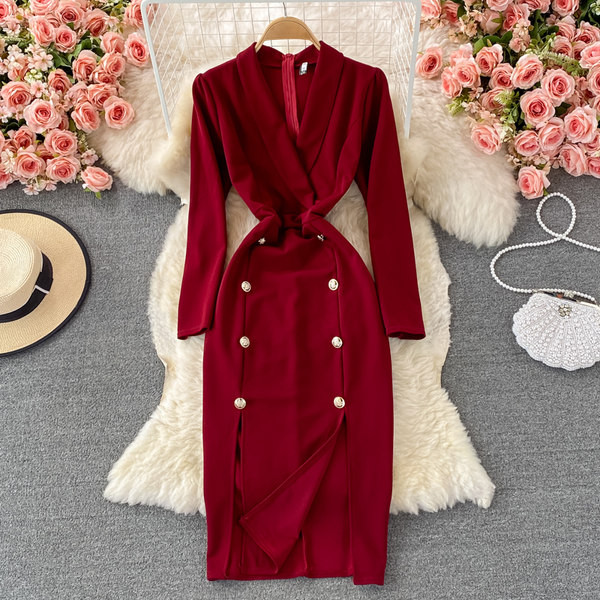 Дамска модерна рокля с копчета и шпиц деколте 