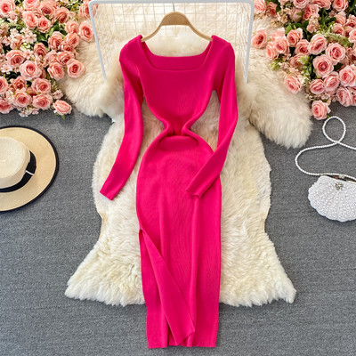 Naiste pikkade varrukate ja kandilise kaelusega kootud kleit