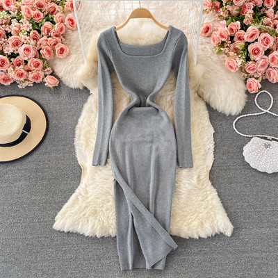 Naiste pikkade varrukate ja kandilise kaelusega kootud kleit