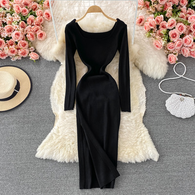 Naiste pikkade varrukate ja kandilise kaelusega kootud kleit