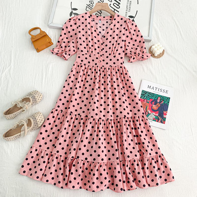 Γυναικείο πουά φόρεμα κομμένο με spitz λαιμόκοψη