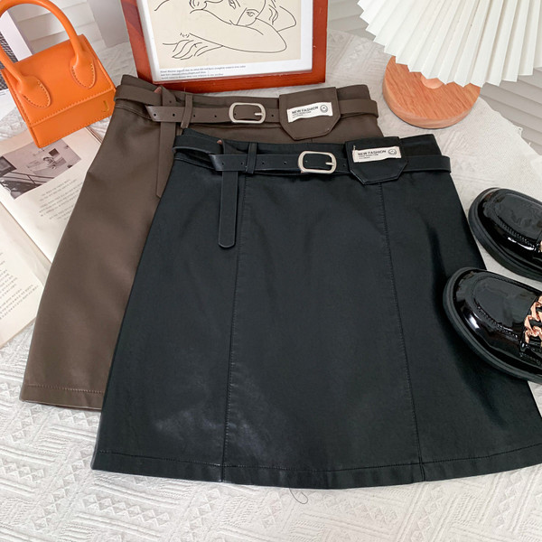 Модерна дамска пола от изкуствена кожа с колан