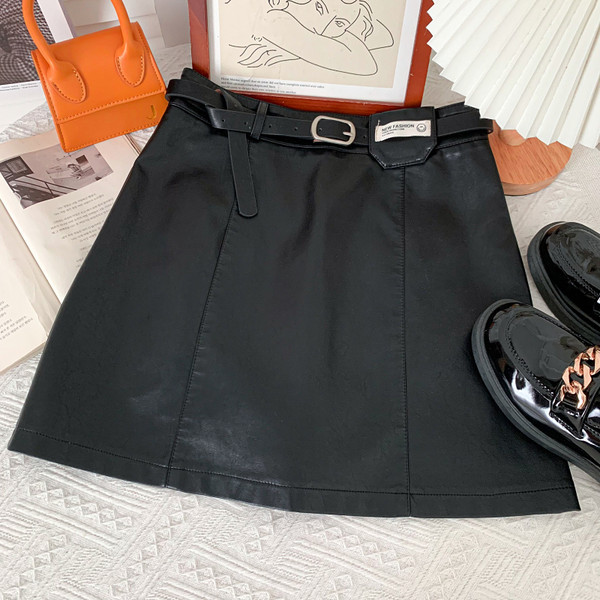 Модерна дамска пола от изкуствена кожа с колан