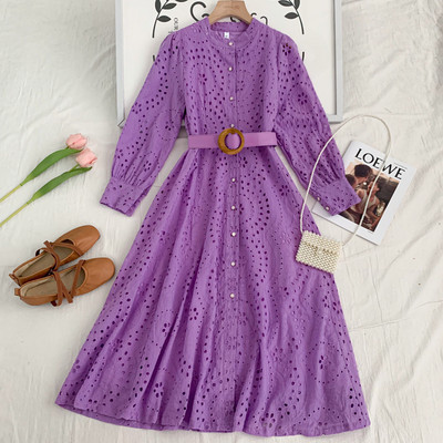 Pikk naiste kleit nööpide ja vööga