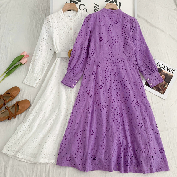 Pikk naiste kleit nööpide ja vööga