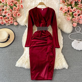 Naiste kleit pikkade varrukatega, spits dekoltee ja lõhikuga