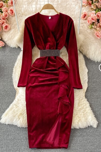 Naiste kleit pikkade varrukatega, spits dekoltee ja lõhikuga