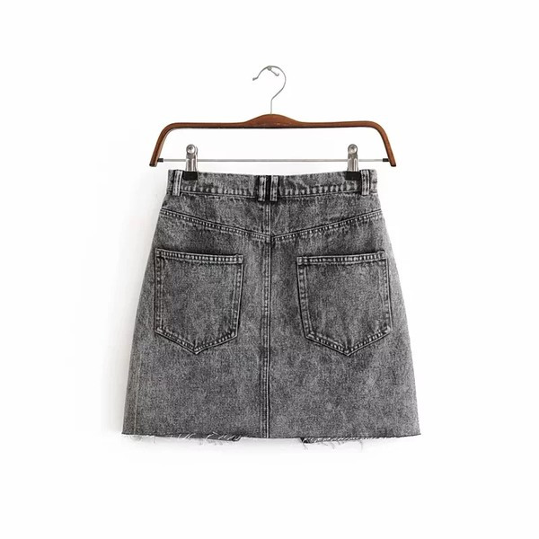 Κοντή τζιν φούστα με σχισμή