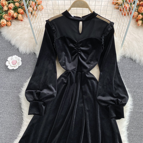 Modern női ruha hosszú ujjú fekete színben