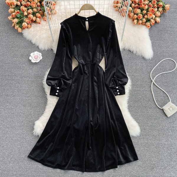 Modern női ruha hosszú ujjú fekete színben