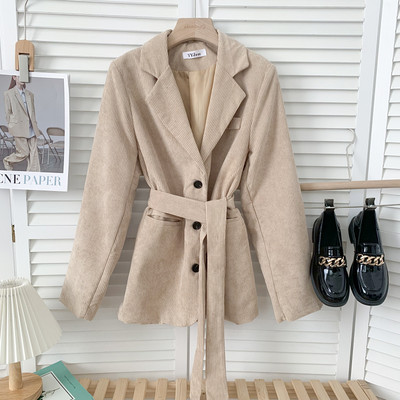 Γυναικείο κοντό παλτό με κουμπιά και ζώνη