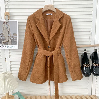 Γυναικείο κοντό παλτό με κουμπιά και ζώνη