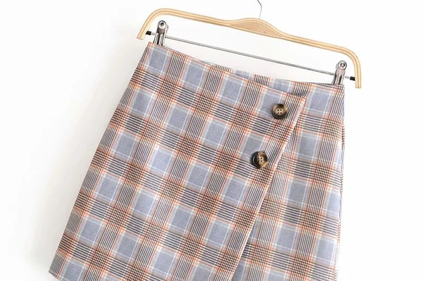 Ruuduline asümmeetriline nööpidega seelik