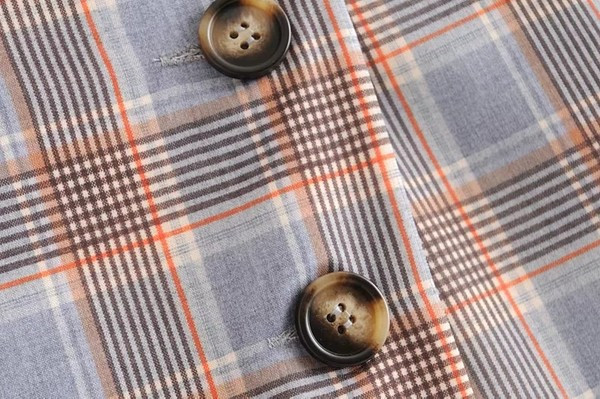 Ruuduline asümmeetriline nööpidega seelik