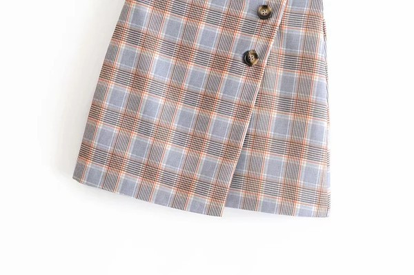 Ruuduline asümmeetriline nööpidega seelik