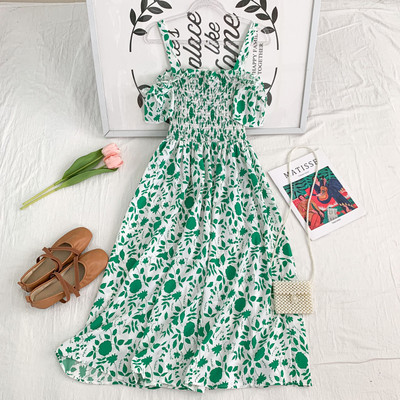 Új modell kivágott női ruha vékony pántokkal, virágmintával